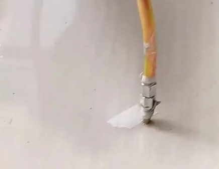 达州瓷砖空鼓维修公司专业解答在瓷砖铺贴过程中，如果使用的砂料过粗（如全部使用了粗砂），可能会导致以下问题